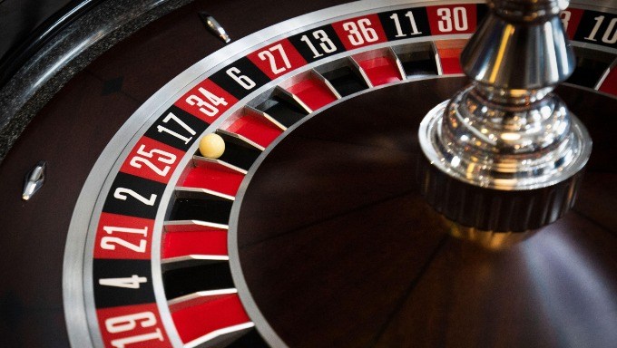 Roulette Wahrscheinlichkeit: Gewinnquoten berechnen und groß gewinnen