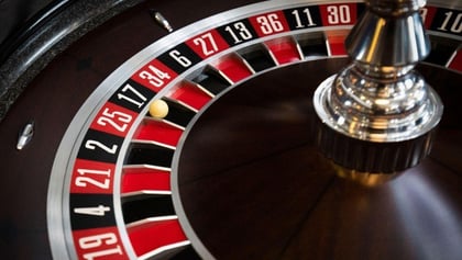 Roulette Wahrscheinlichkeit: Gewinnquoten berechnen und groß gewinnen