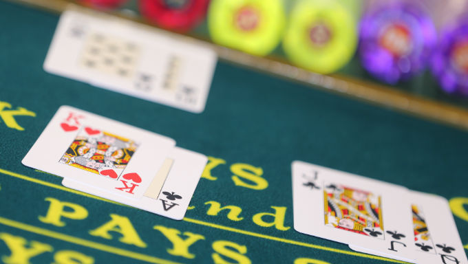 Blackjack strategi: Forklaring på dobling og splitting